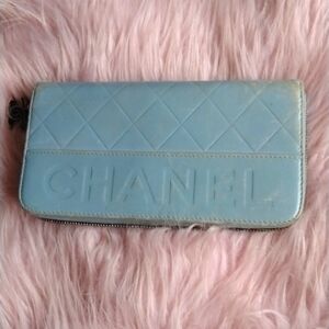 Auth Chanel Zippy Wallet Pre-Loved Baby Blue Leather, Silver, Vintage